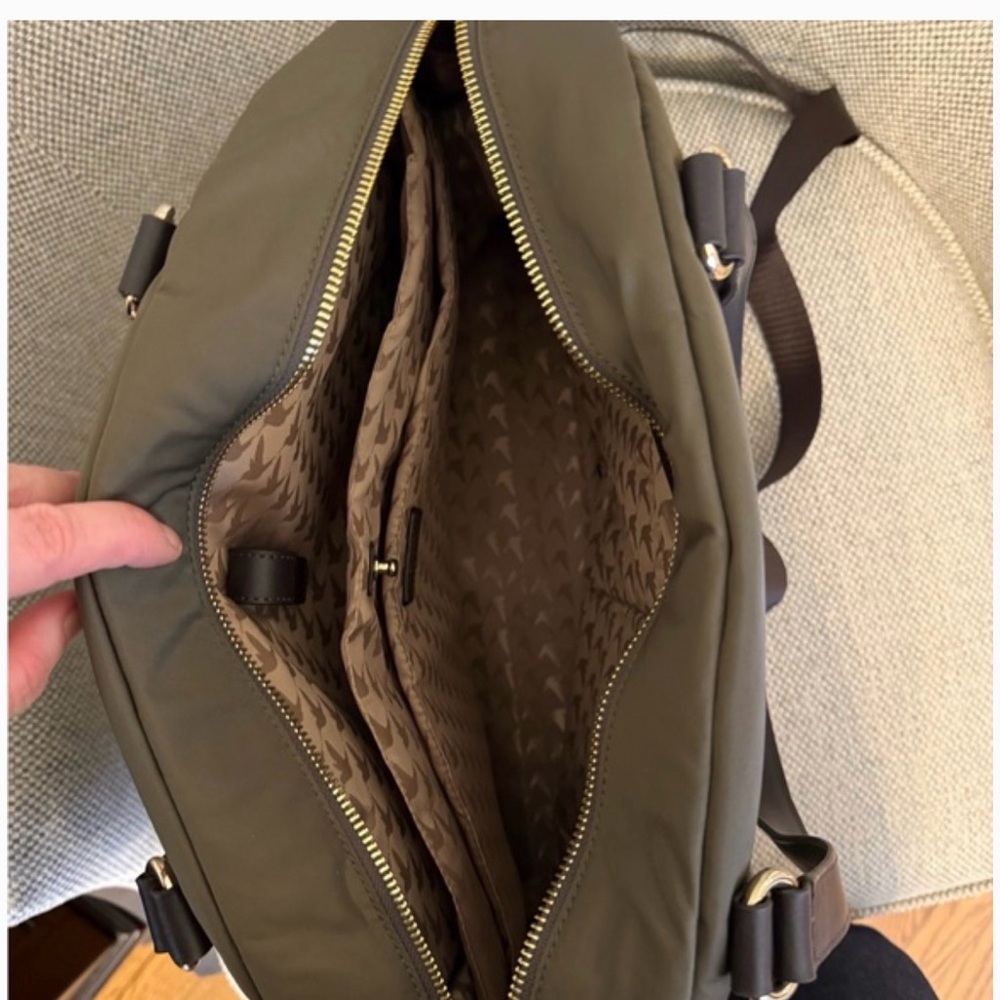 Lo & Sons O.G. Army Green Overnight Bag - Picture 3 of 5
